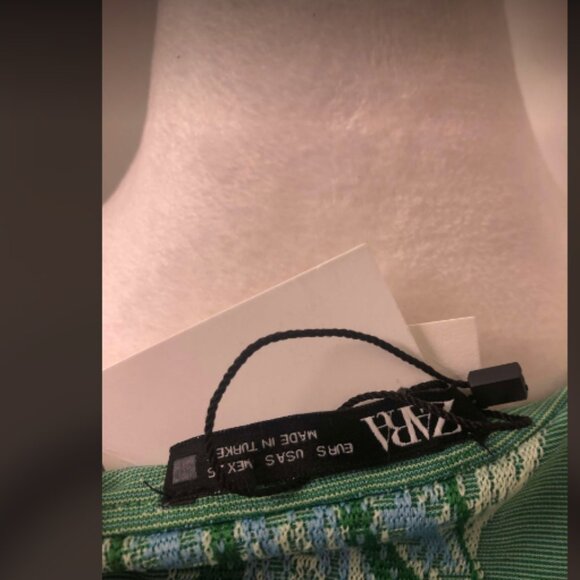 NWT ZARA Jacquard Green Patterned Ruffled Top Sz S - Picture 4 of 7